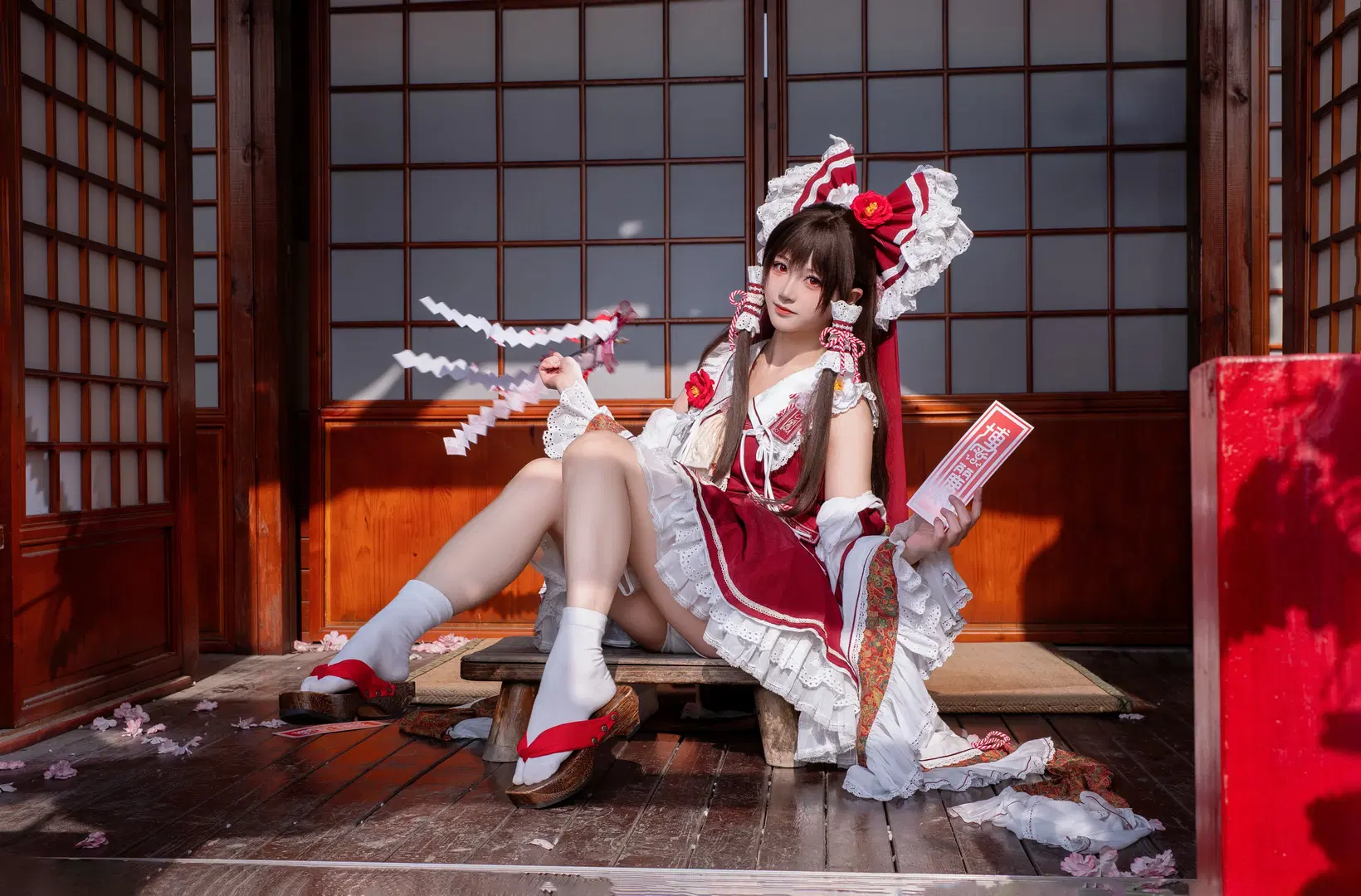 【博麗靈夢cos】東方project神社暖陽下的紅白巫女套裝拍攝心得 - Kirito君 - 第5張