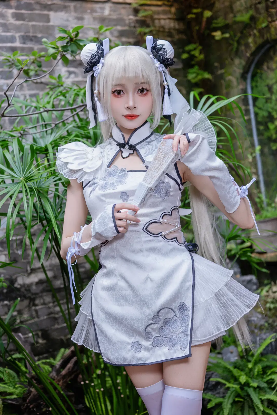 【殷紫萍コスプレ】『NARAKA: BLADEPOINT』チャイナドレスロケ撮影：白ストッキングと扇子が彩る中庭の風雅 - Kirito君 - 4枚目