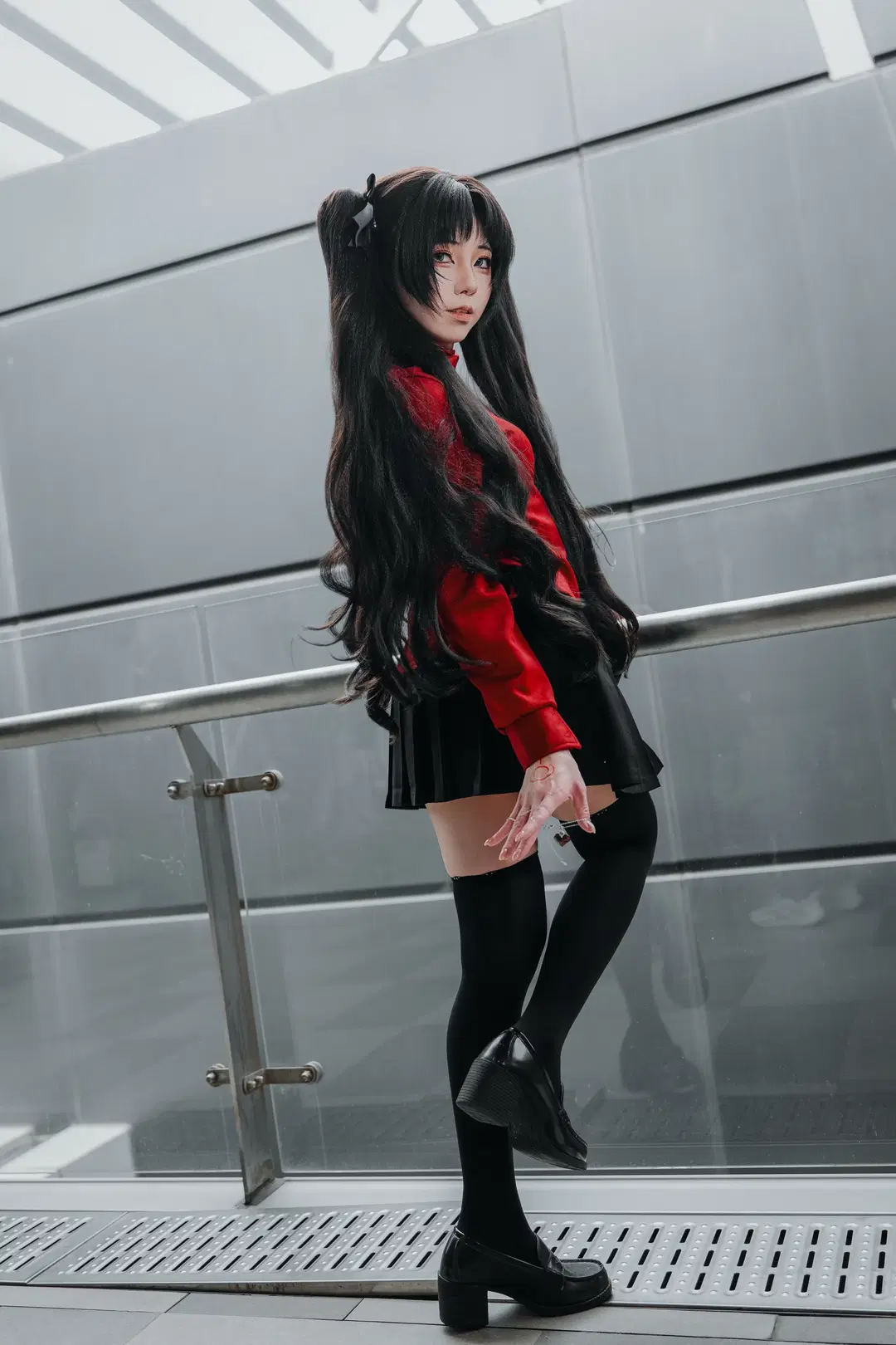 【远坂凛cos】漫展楼梯间的红黑经典搭配 - Kirito君 - 第3张