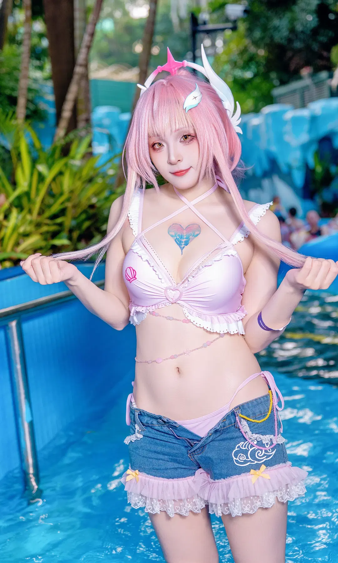 鸣潮, 爱弥斯cos, 泳装cosplay, 二次元cos, 夏日玩水