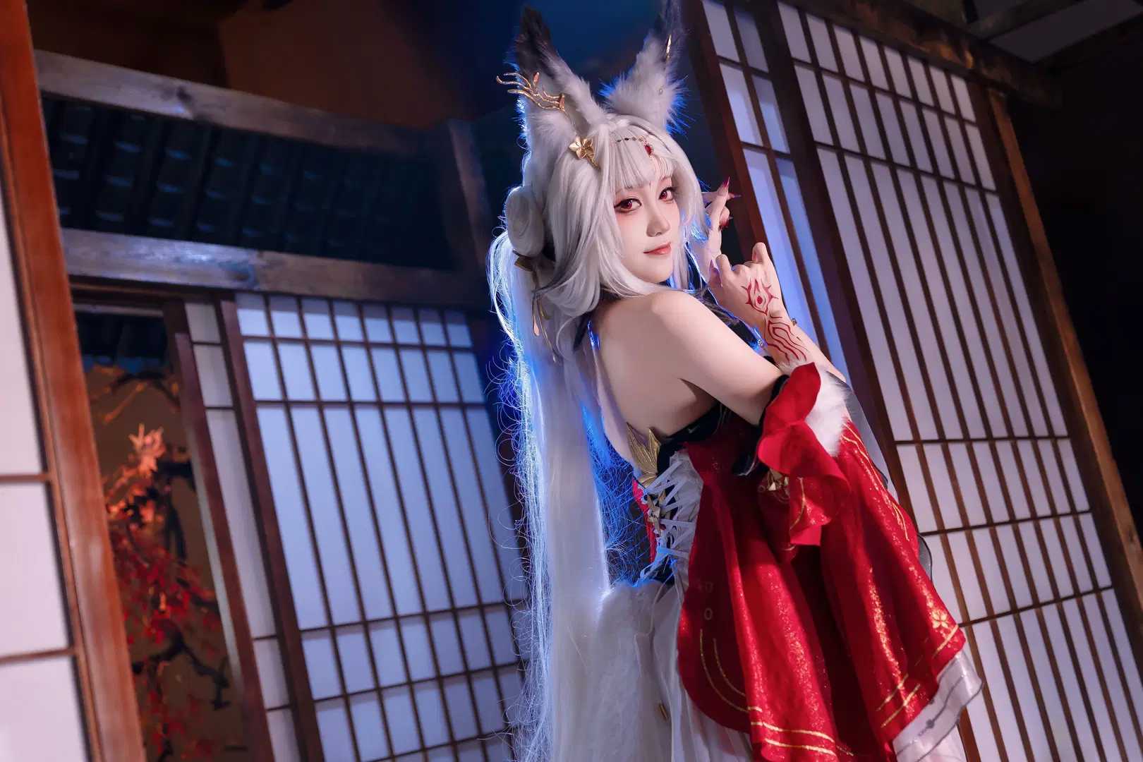 【心月狐コスプレ】鳴潮・心月狐、紅葉と白雪に佇む古風な狐影 - Kirito君 - 7枚目