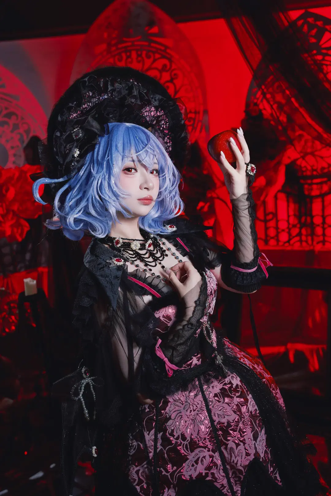 【Remilia cosplay】Touhou Project Dark Red Gothic Night: The Vampire Lord Holding a Red Apple by 君花花 - Image 3