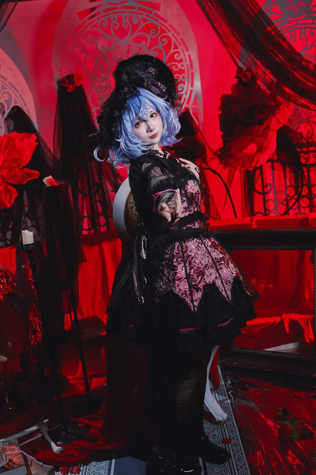 【Remilia cosplay】Touhou Project Dark Red Gothic Night: The Vampire Lord Holding a Red Apple by 君花花 - Image 4