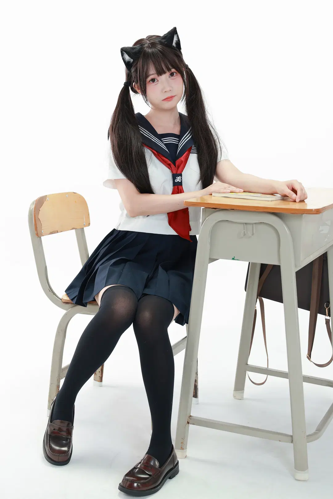 元気JK制服写真、教室での黒ストッキングツインテールの日常 - Vera露露儿__ - 11枚目