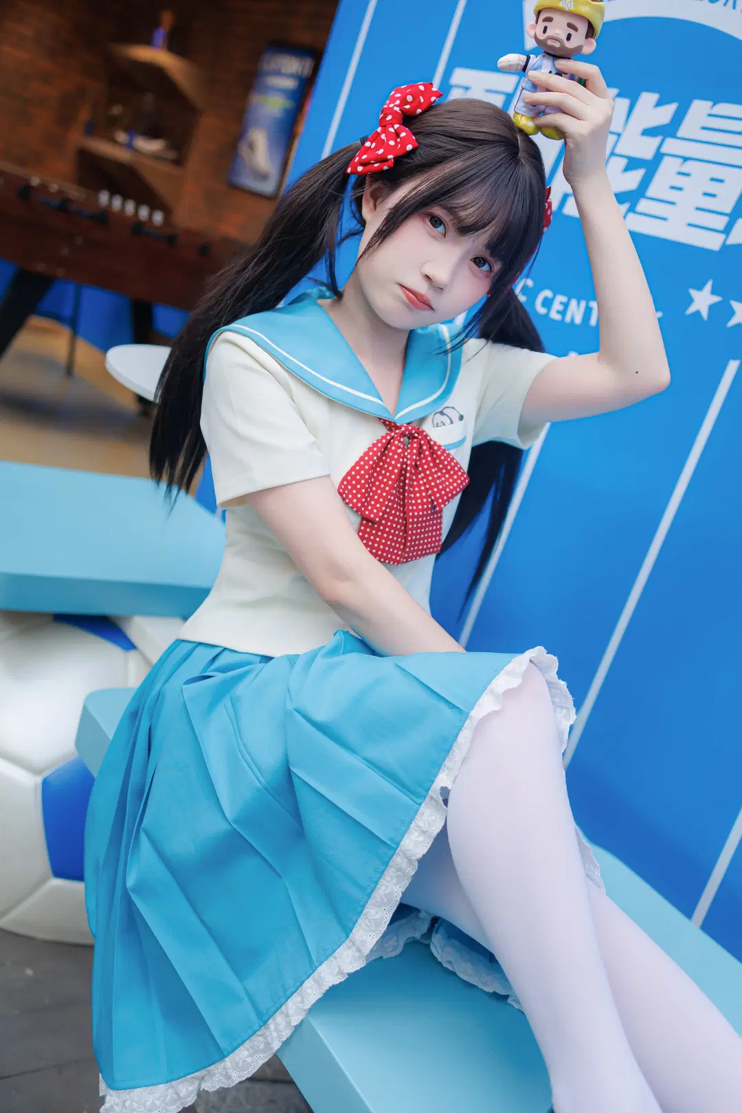 Energetic girl wearing a JK uniform to check in at the football-themed exhibition by Vera露露儿 - Image 9