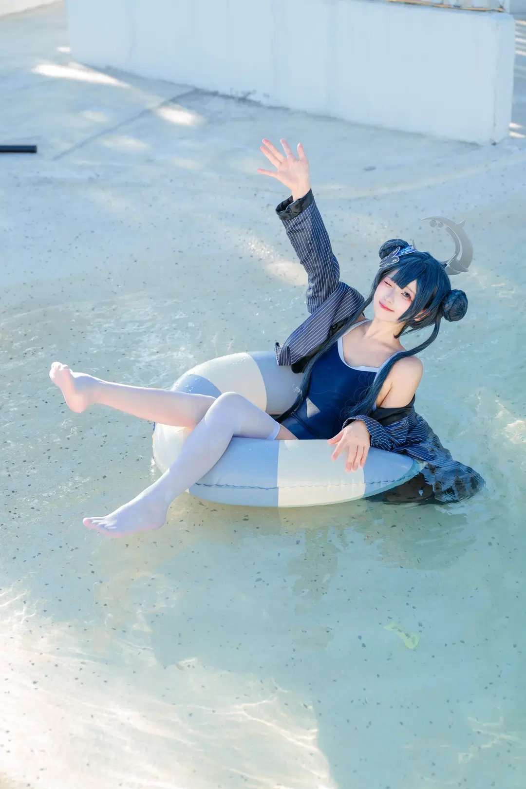 【キサキ コスプレ】『ブルーアーカイブ』真夏のプールサイドに広がる青と白の清涼感 - 喵喵梓 - 4枚目