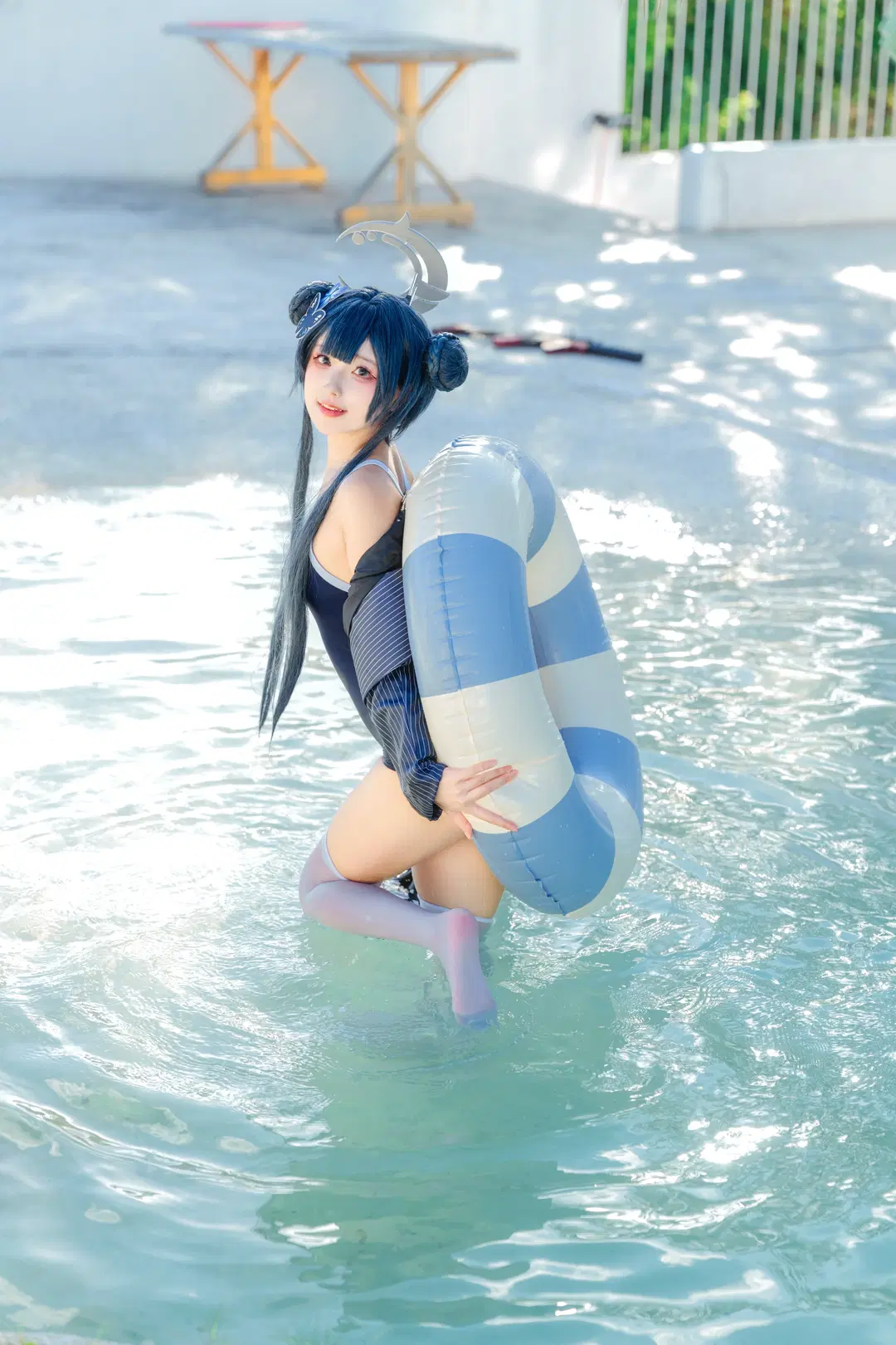 【キサキ コスプレ】『ブルーアーカイブ』真夏のプールサイドに広がる青と白の清涼感 - 喵喵梓 - 5枚目