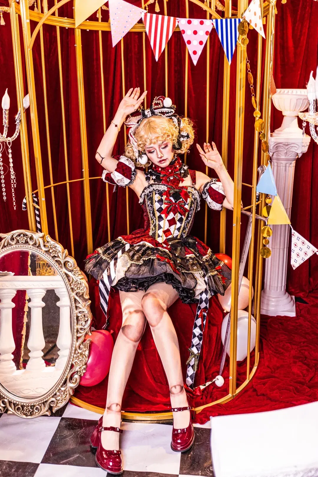 紅黑棋盤格馬戲團Lolita，籠中的怪誕人偶寫真 - 木希琳 - 第2張