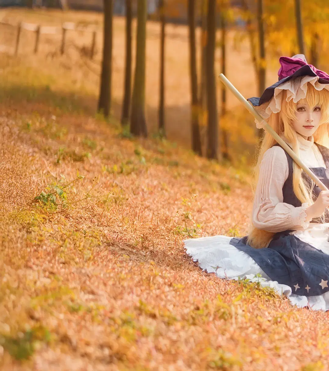 [Marisa Kirisame cosplay] The Magician by the Autumn Waterside: Capturing the Golden Rim Light by 植物菌 - Image 2