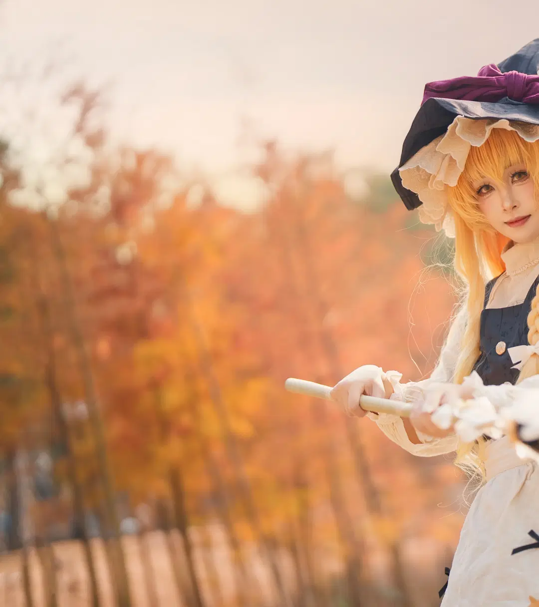 [Marisa Kirisame cosplay] The Magician by the Autumn Waterside: Capturing the Golden Rim Light by 植物菌 - Image 7