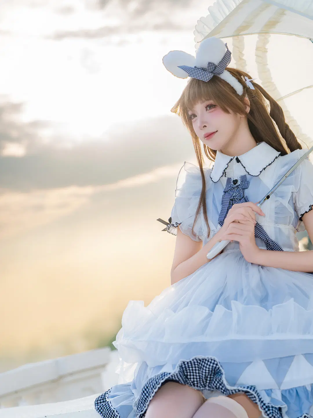 [Alice Cosplay] A Fairy Tale Crossover Beneath the Dreamy Twilight by 植物菌 - Image 2