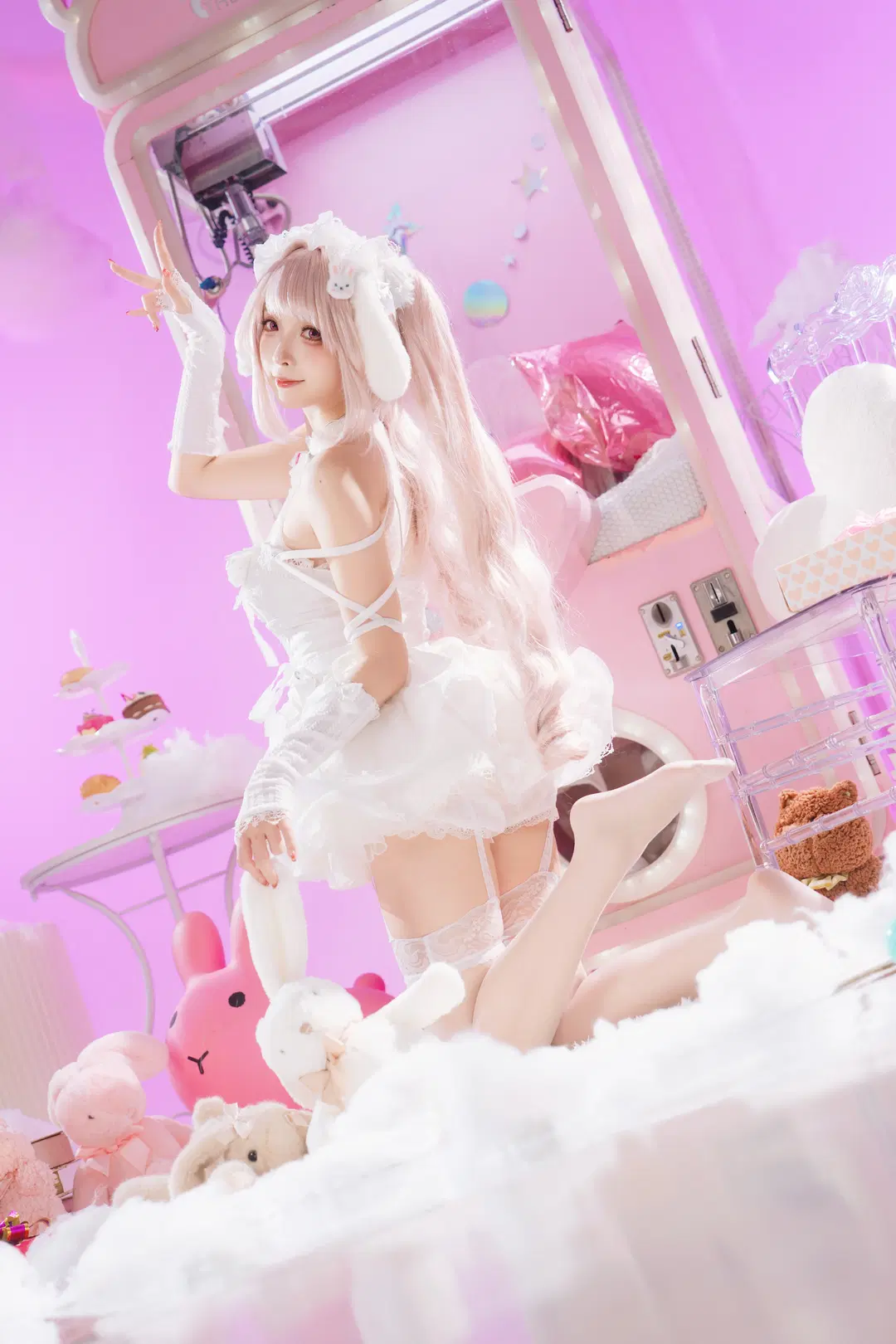 [Alice Cosplay] The Dreamlike Claw Machine Tea Party in Goddess of Victory by 植物菌 - Image 13