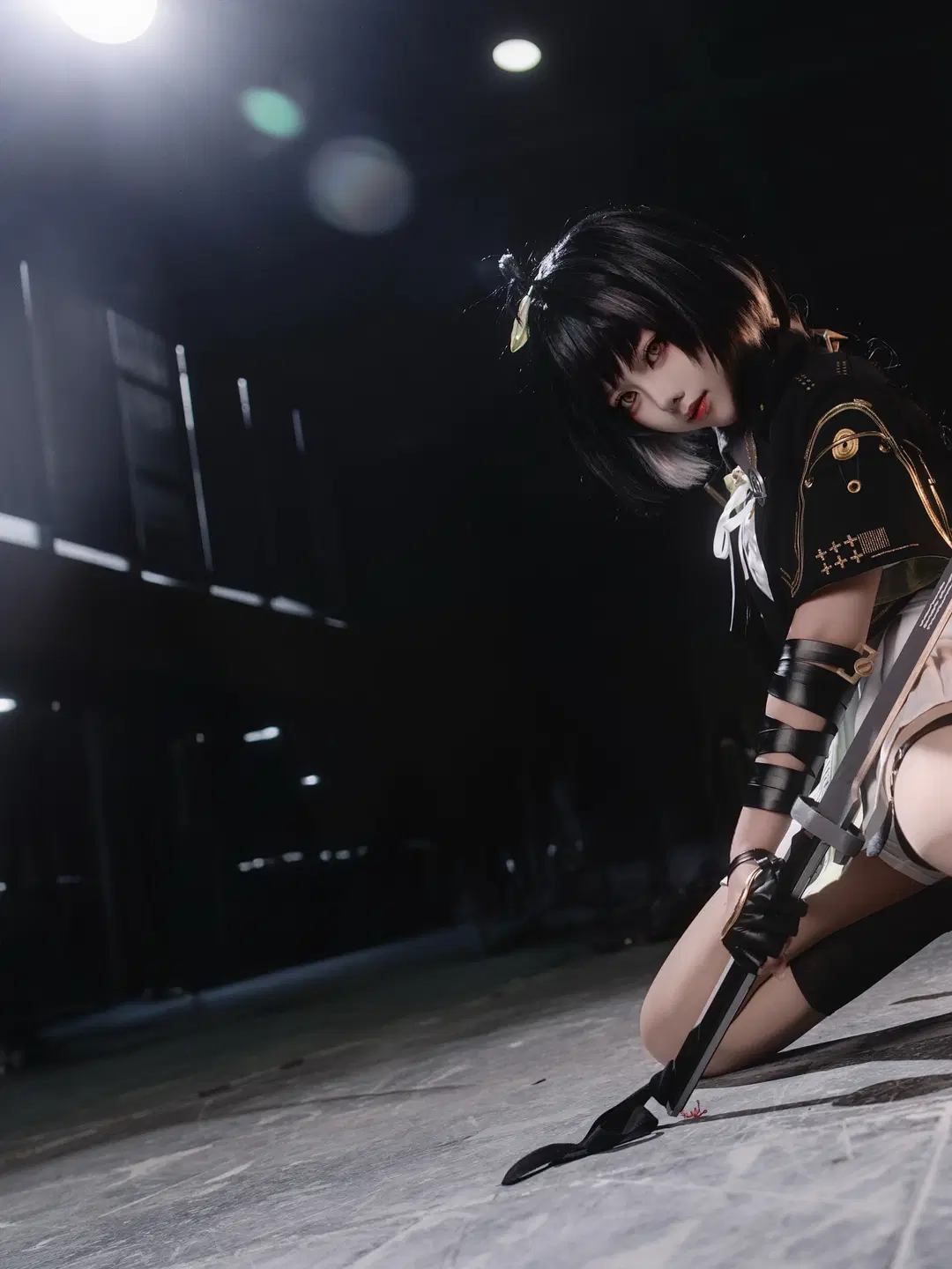 『鳴潮』漂泊者コスプレ：制服姿の漂泊者が魅せる戦闘の日常 - 植物菌 - 2枚目