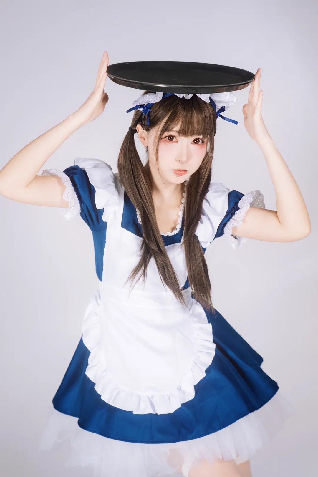 Blue-and-White Maid Outfit with White Stockings: Sweet Girl Posing Guide in White Studio Photography by 植物菌 - Image 2