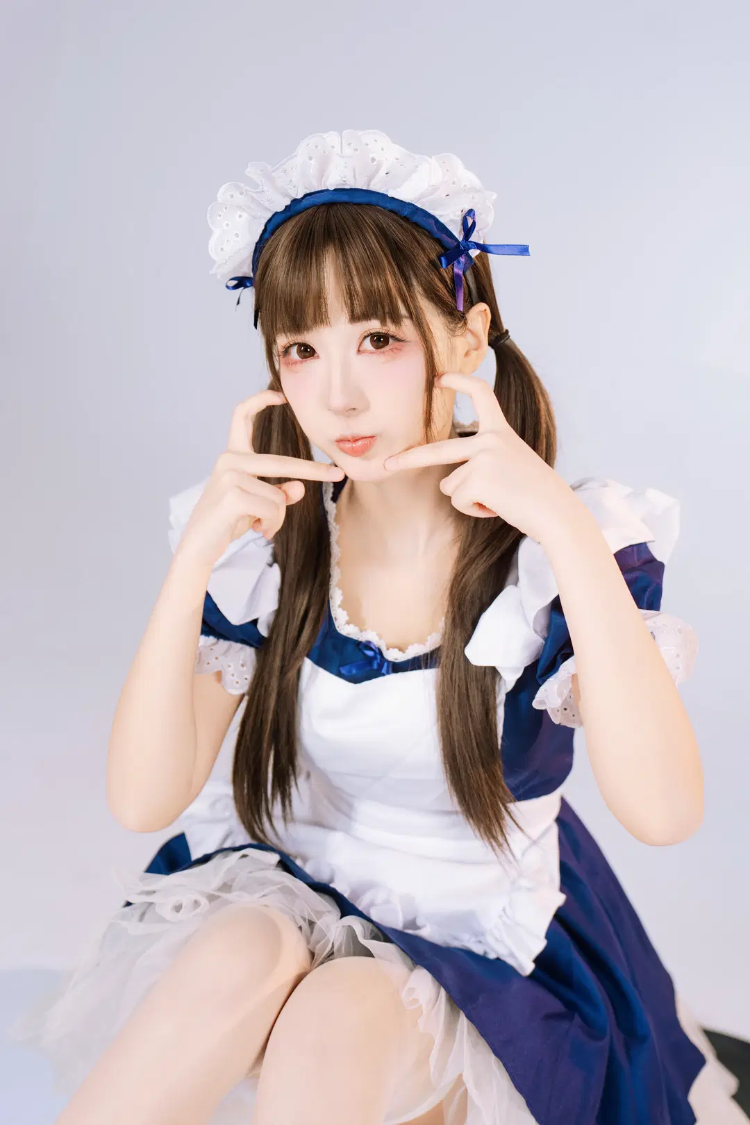 Blue-and-White Maid Outfit with White Stockings: Sweet Girl Posing Guide in White Studio Photography by 植物菌 - Image 6