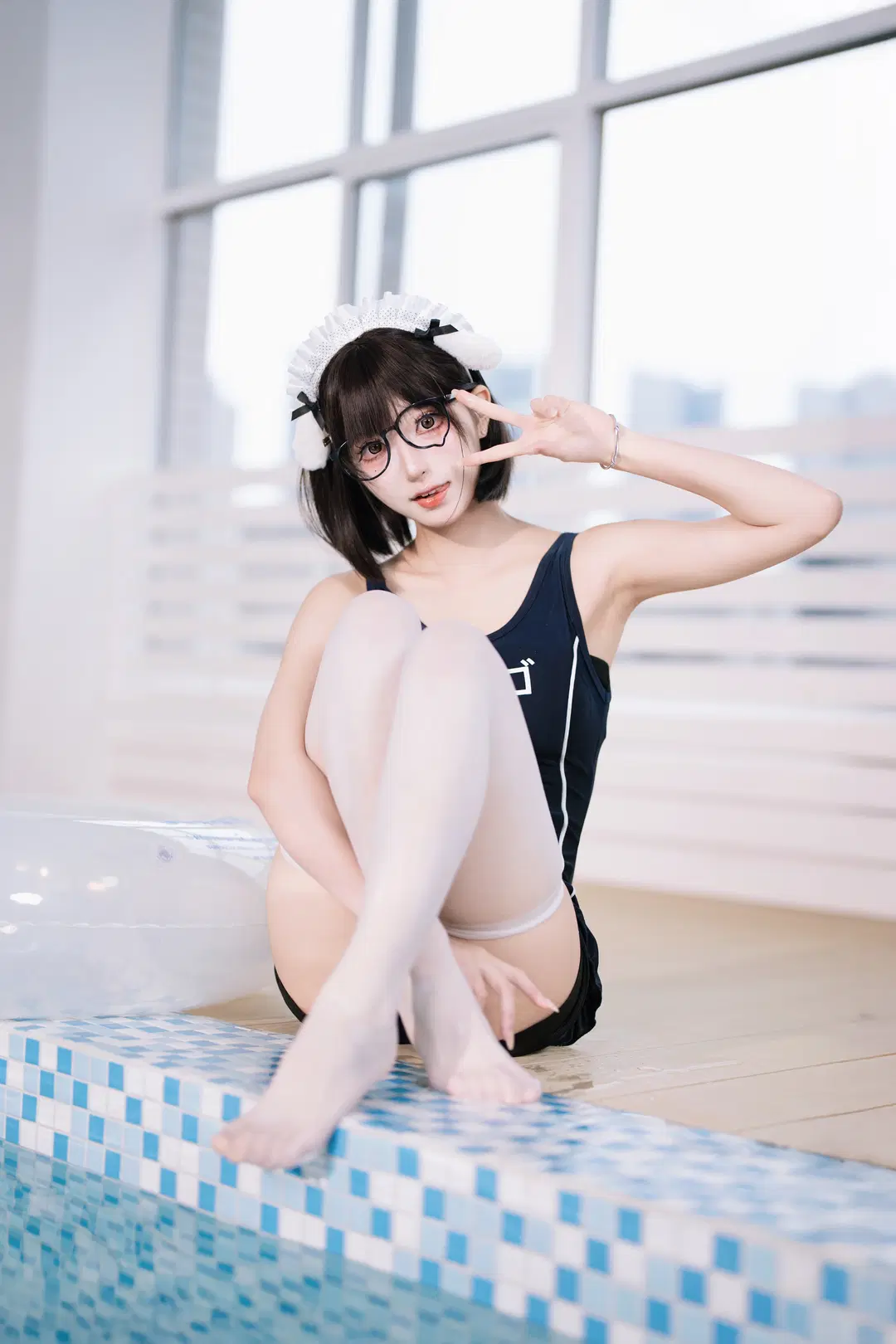 白丝, 甜妹cos, 死库水, 泳池拍照, 女仆风