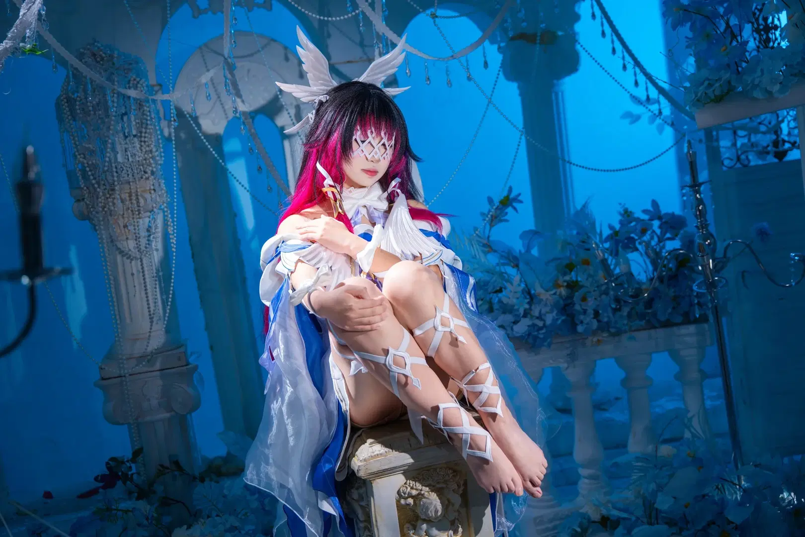 哥伦比娅cos, 蓝白系穿搭, 郑州cosplay, 羽毛面具, 暗调棚拍