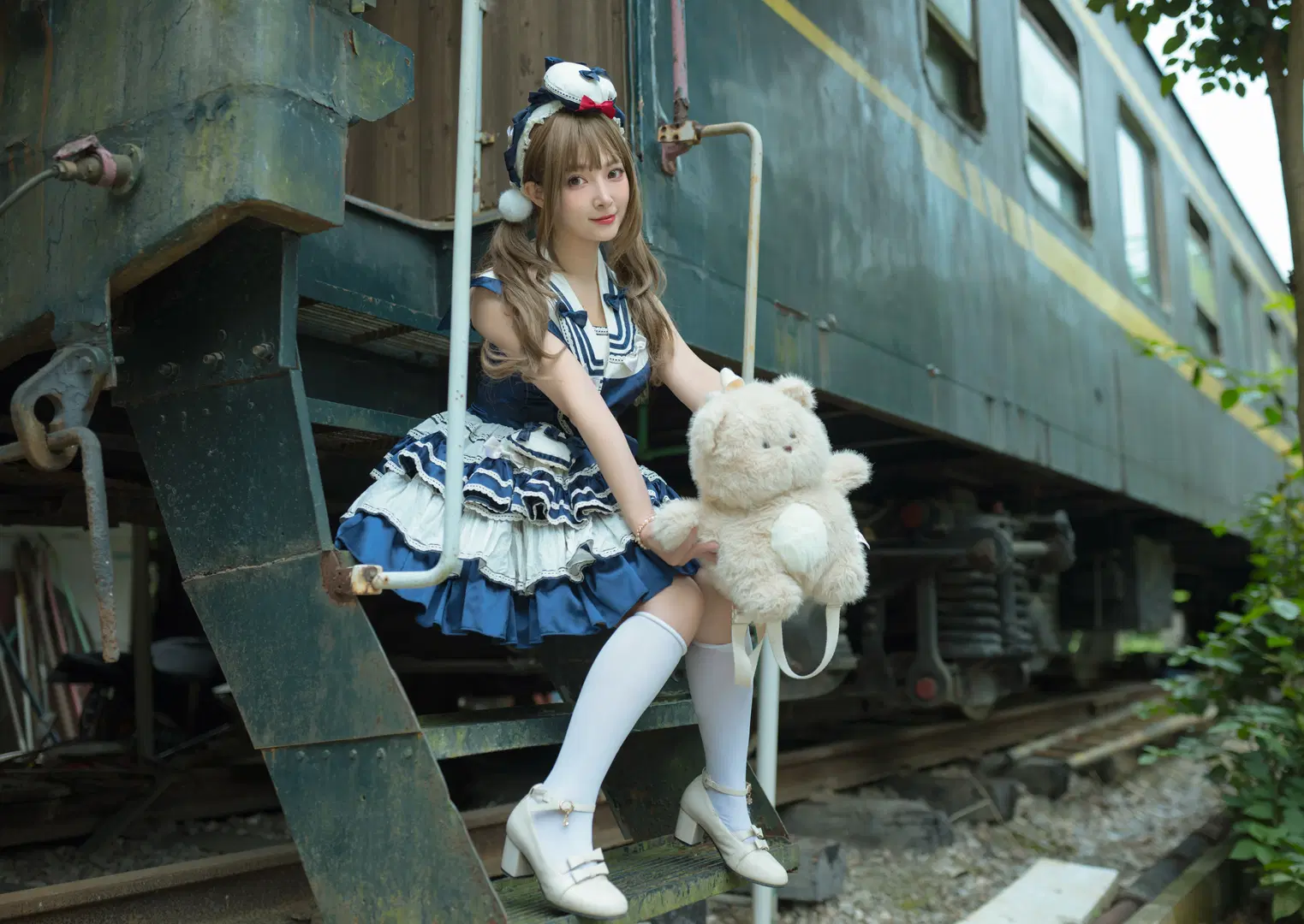 Dressing in a Nautical Style Outfit, Boarding a Time Train to Escape Overtime by 薇璦熙_迪 - Image 2