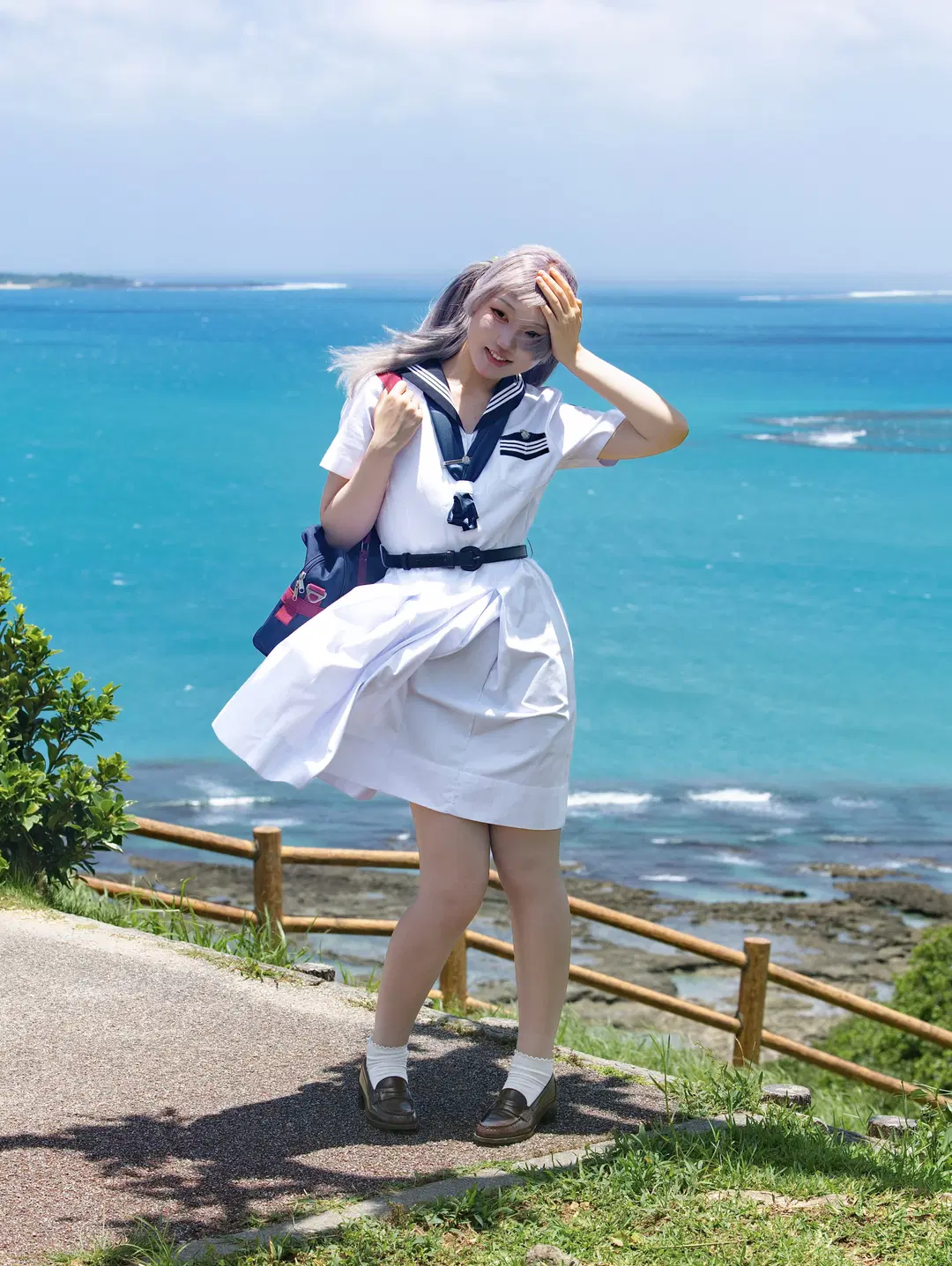 制服cosplay, 水手服写真, 校供感, 海边拍照姿势, 盛夏服