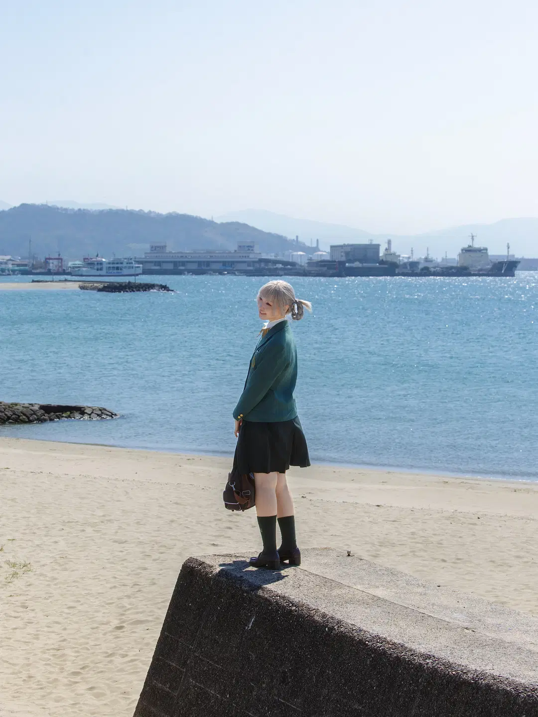 浅发色校供妹的海边车站制服随拍 - 果七 - 第5张