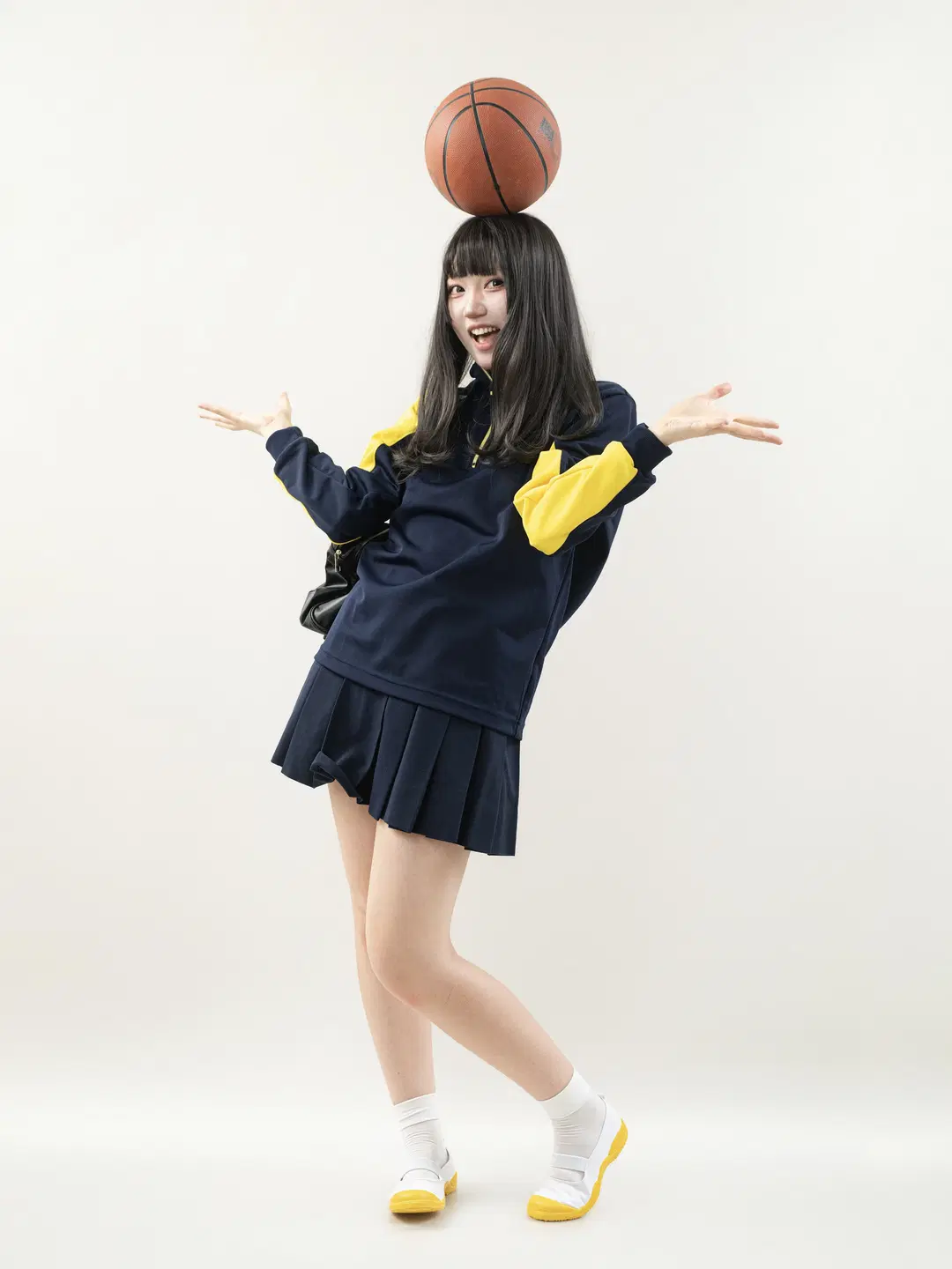 就実高柠檬黄体操服，拿篮球被吐槽像滑铲的运动风少女 - 果七 - 第11张