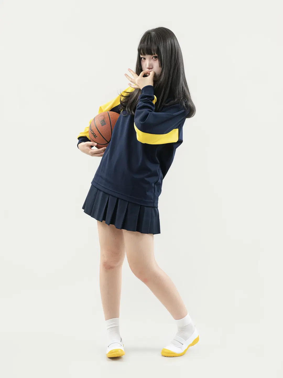 就実高柠檬黄体操服，拿篮球被吐槽像滑铲的运动风少女 - 果七 - 第4张