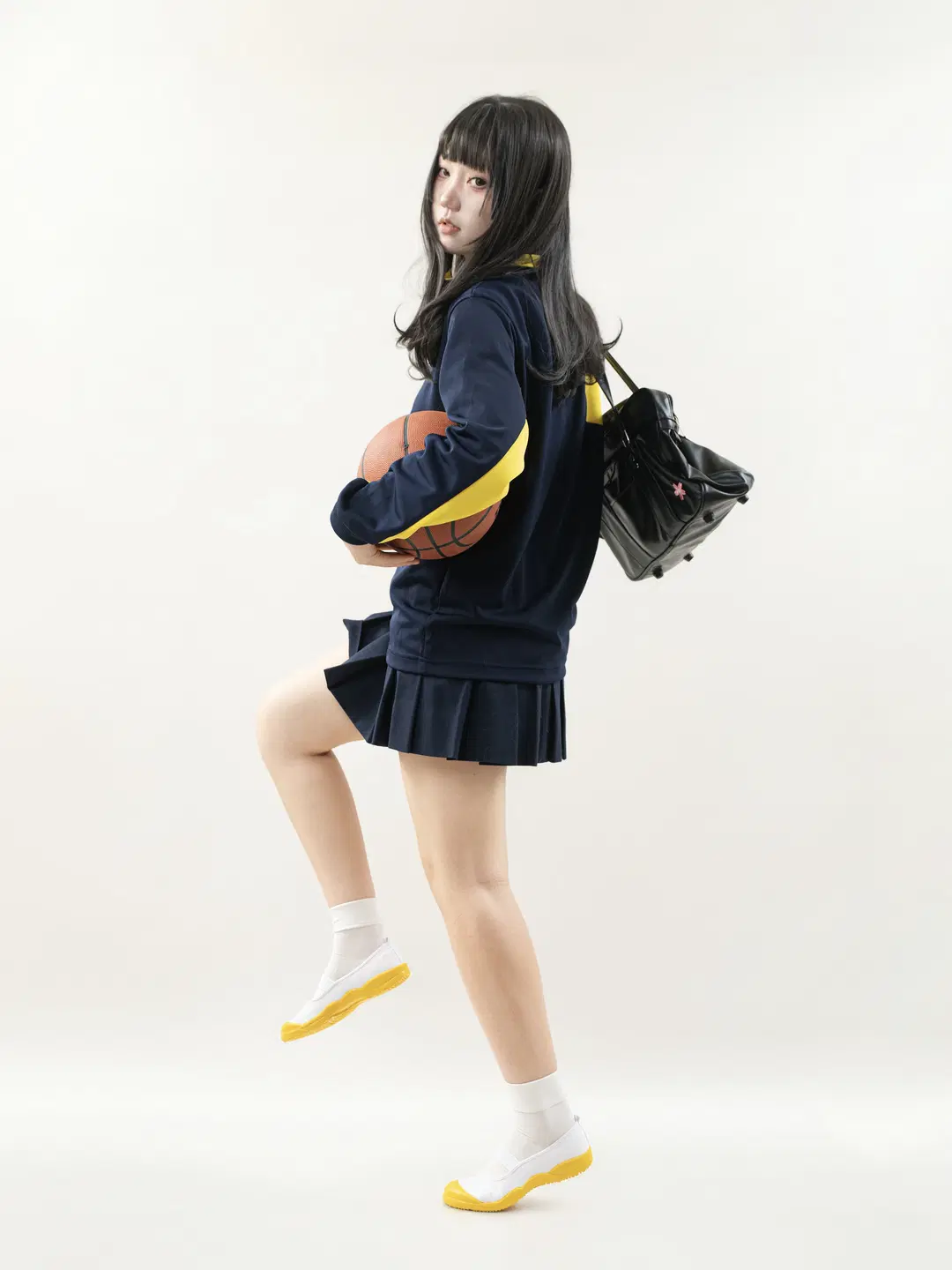 就実高柠檬黄体操服，拿篮球被吐槽像滑铲的运动风少女 - 果七 - 第7张