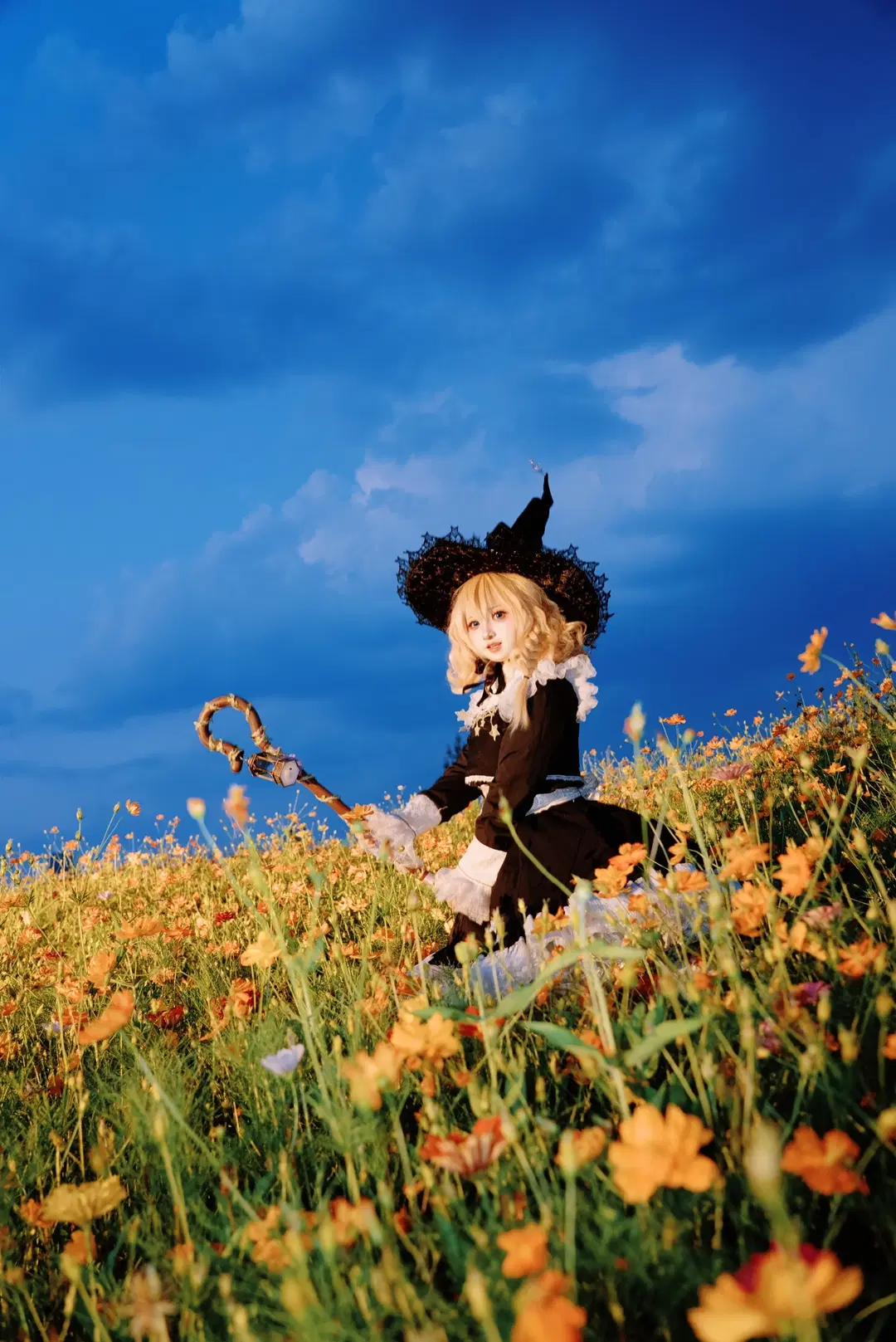 [Marisa Kirisame cosplay] Touhou Project Twilight Mage in a Fantastical Sea of flowers photo shoot by 轩叉子 - Image 3