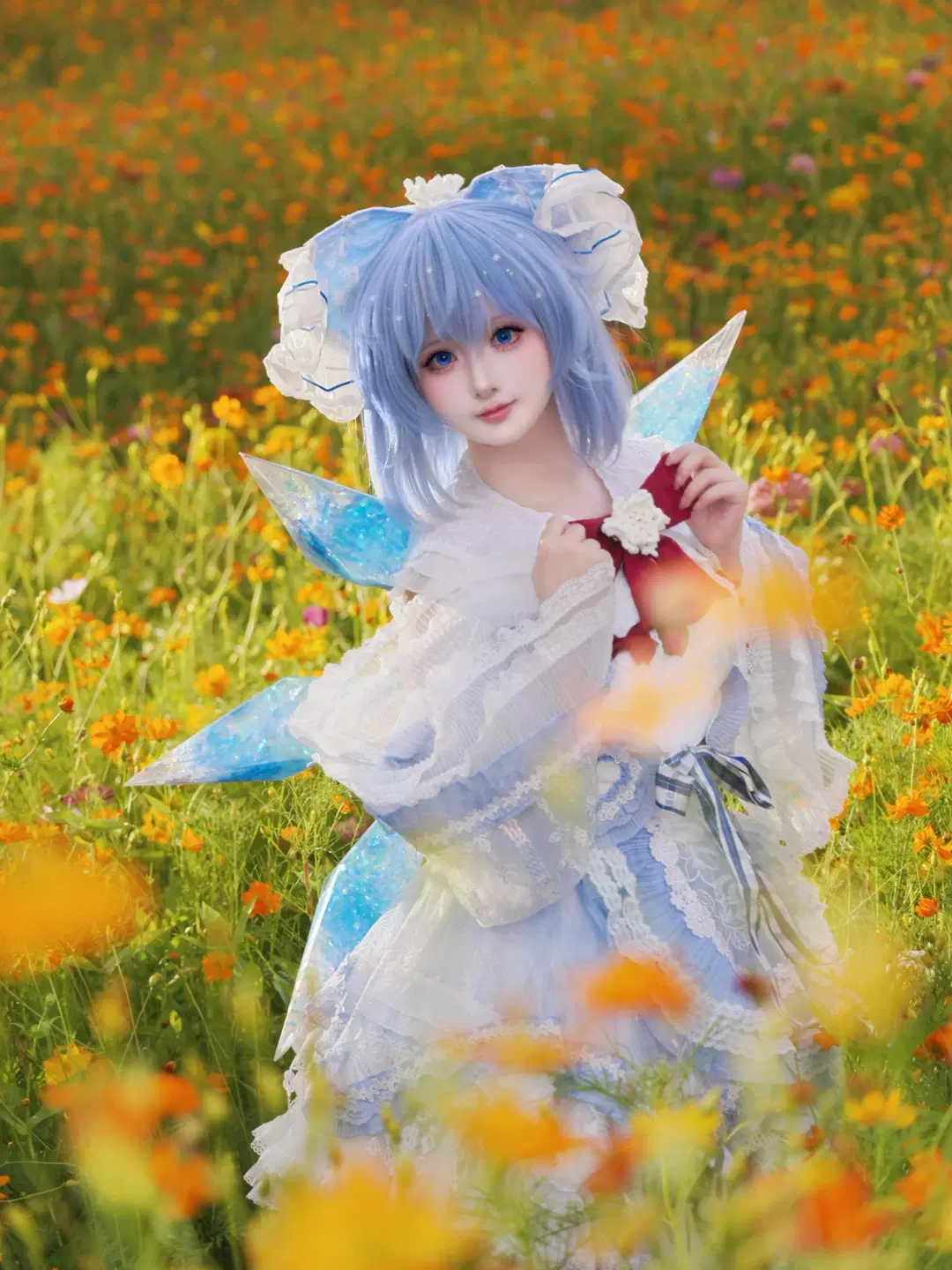 [Cirno cosplay] Touhou Project: The Ice Fairy in a Sea of Flowers by 轩叉子 - Image 3