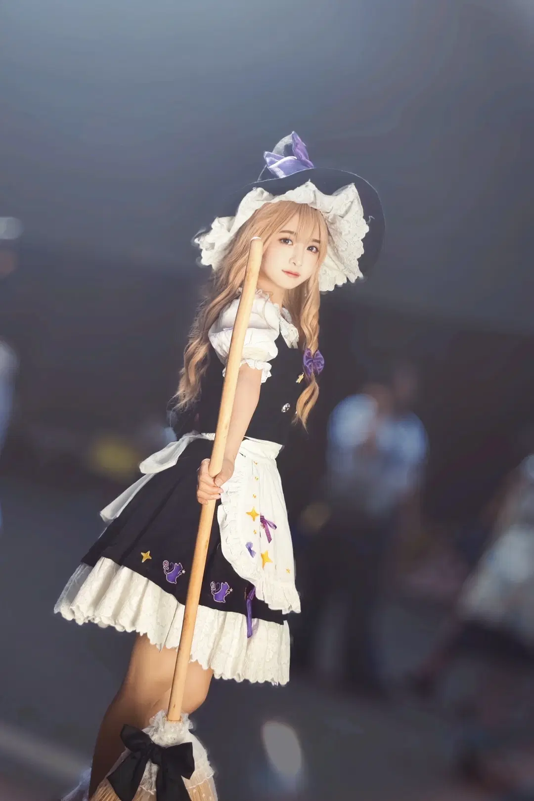 [Marisa cosplay] Looking Back at Old Photos: Light Makeup Witch Cosplay Feels Even More Authentic by 轩叉子 - Image 3