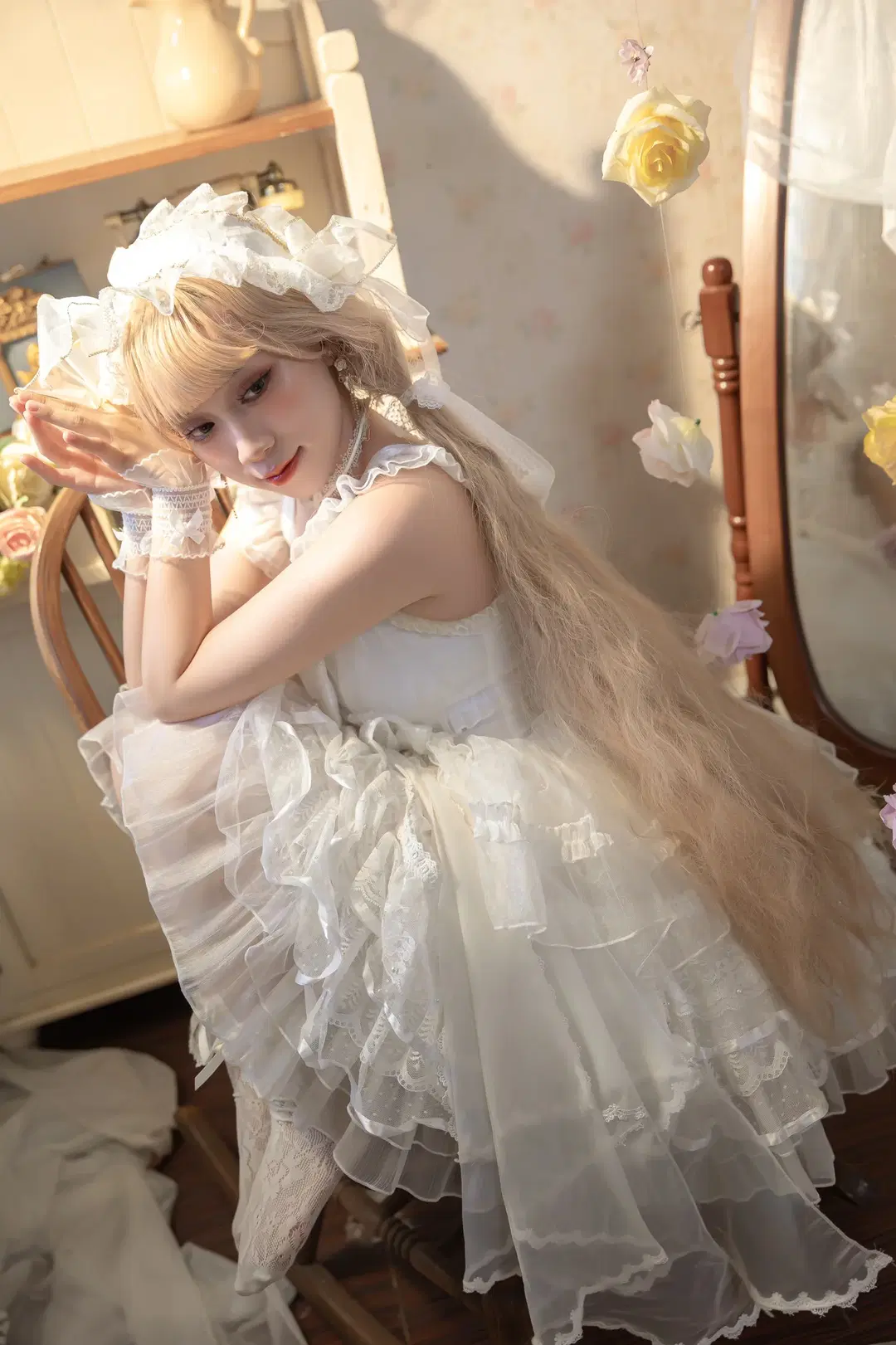 This white Lolita Portrait Photography set is brimming with pure atmosphere by 莜子YOKO - Image 2