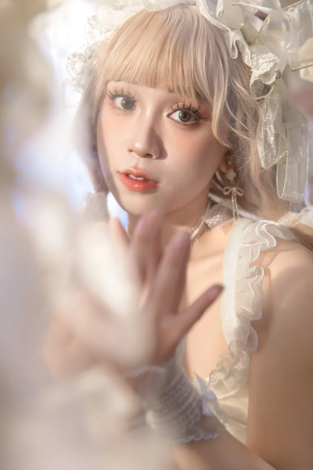 This white Lolita Portrait Photography set is brimming with pure atmosphere by 莜子YOKO - Image 5