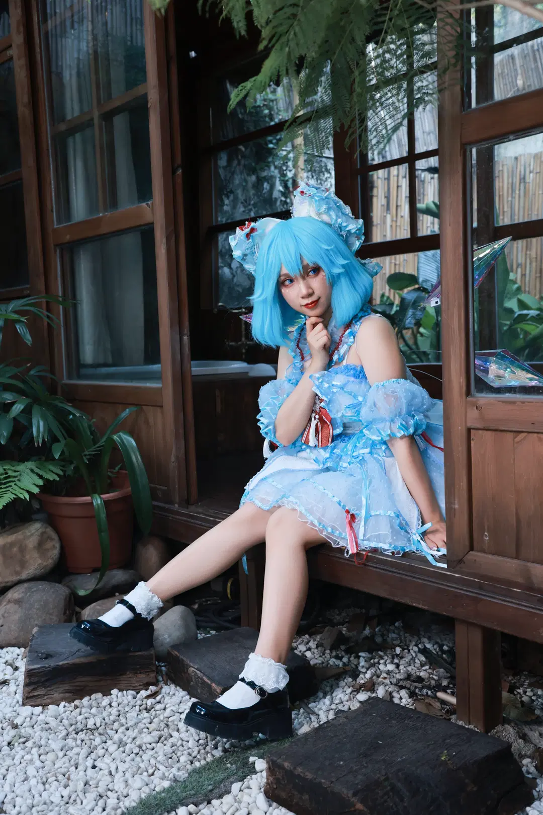 【チルノコスプレ】『東方Project』氷の妖精が佇む庭園ポートレート - 莜子YOKO - 8枚目