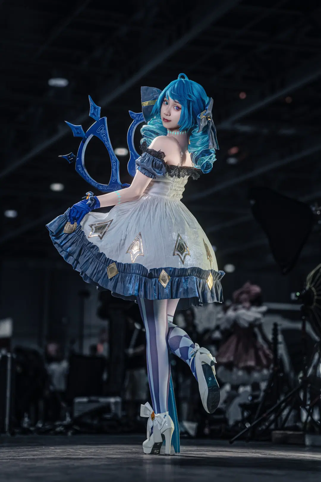【灵罗娃娃cos】东莞萤火虫漫展蓝色双马尾场照 - 莜子YOKO - 第5张