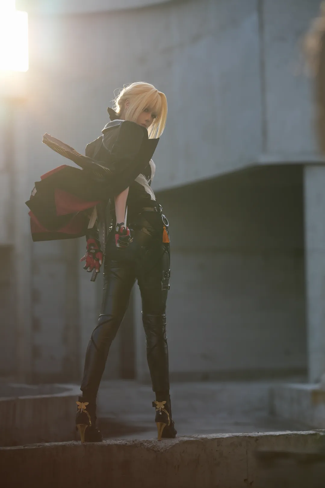 絕區零, cosplay攝影, 廢墟風, 伊芙琳cos, 高跟鞋