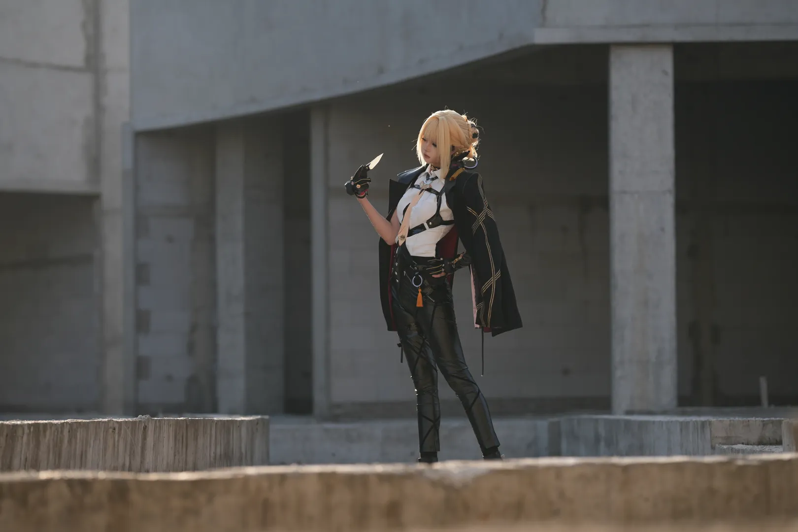 绝区零, cosplay摄影, 废墟风, 伊芙琳cos, 高跟鞋 - 第3张