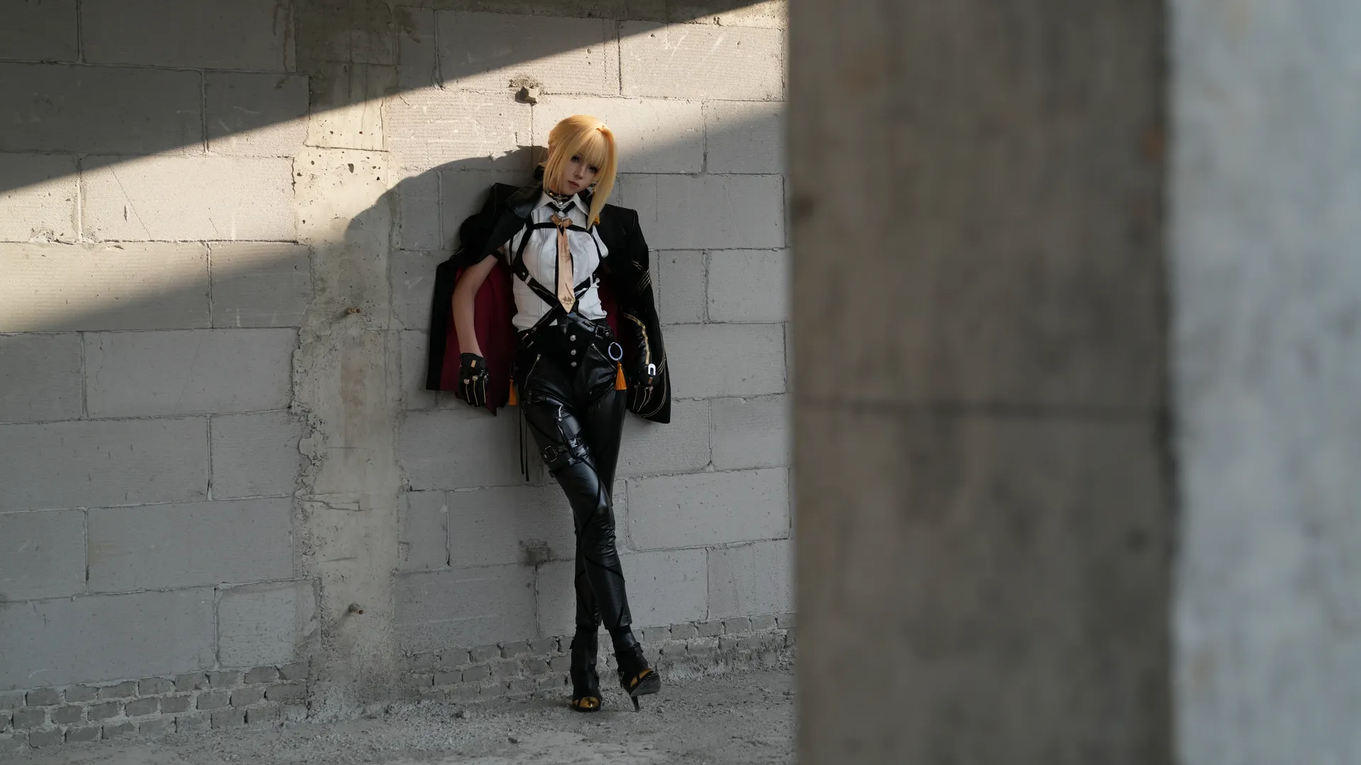 绝区零, cosplay摄影, 废墟风, 伊芙琳cos, 高跟鞋 - 第4张