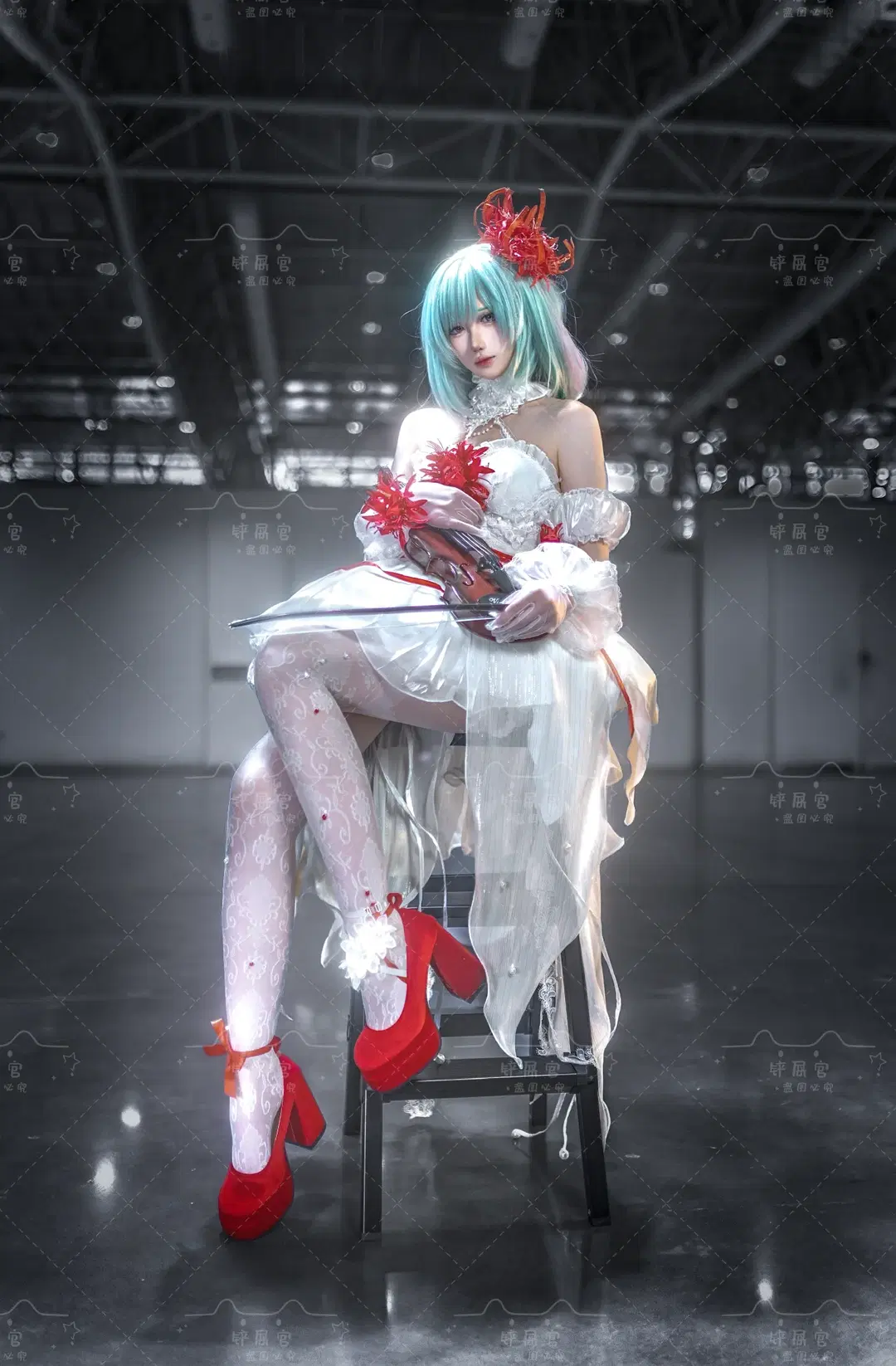 【フローヴァ コスプレ】『鳴潮』白いドレスとバイオリン、イベント写真の色調補正はどちらの雰囲気がより良いか - 就是一个铲屎官 - 2枚目