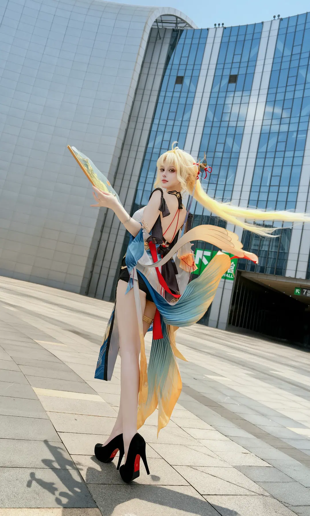 【穂穂コスプレ】鳴潮 BWイベント現場直撃、再現度MAXの優美で高貴なお姉様感 - 七奈Nanako - 5枚目