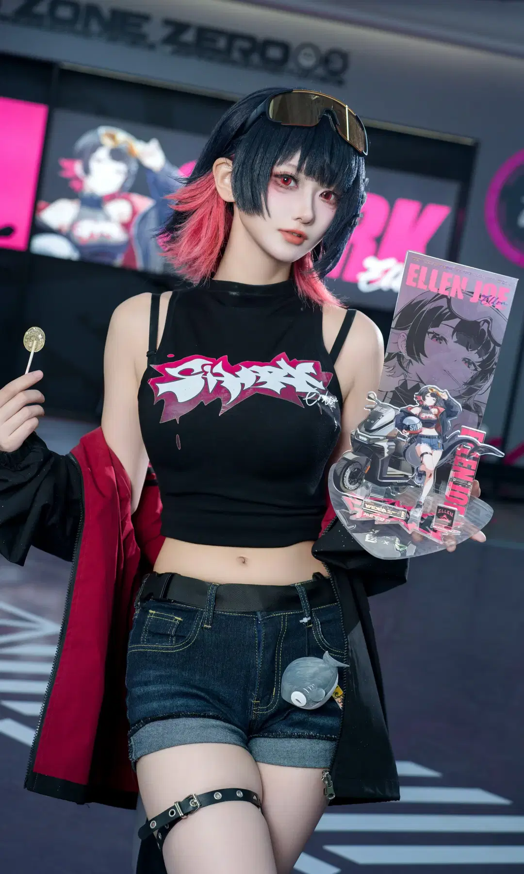 【艾莲cos】打卡绝区零联名痛店，骑上痛车做回鲨鱼妹 - 七奈Nanako - 第10张