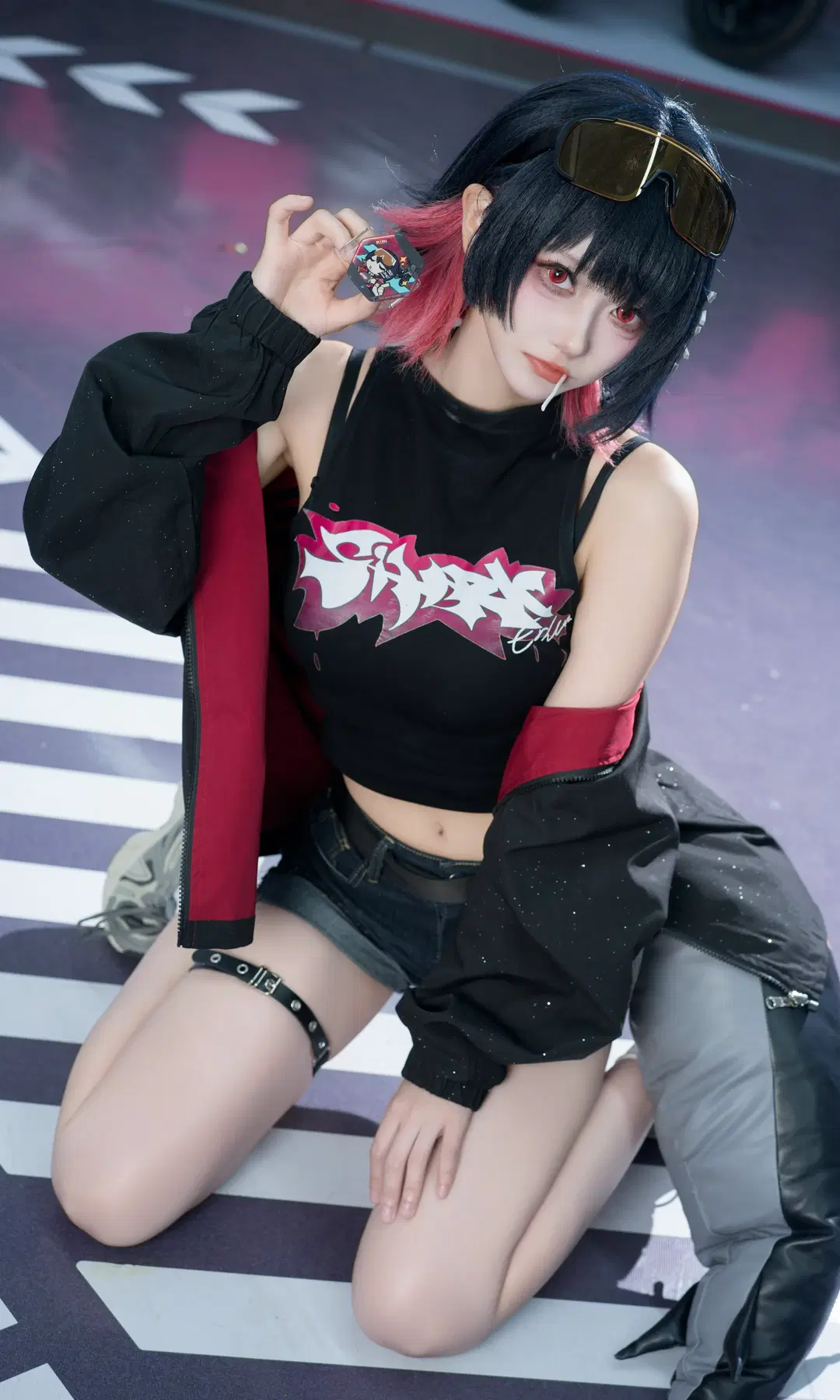 【艾莲cos】打卡绝区零联名痛店，骑上痛车做回鲨鱼妹 - 七奈Nanako - 第11张