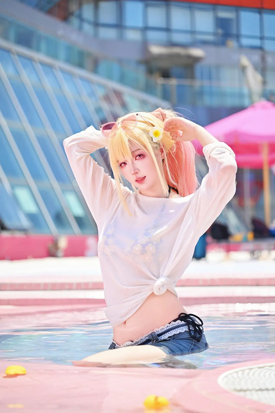 泳装cosplay, 喜多川海梦cos, 更衣人偶坠入爱河, 夏日泳池写真, 小黄鸭道具