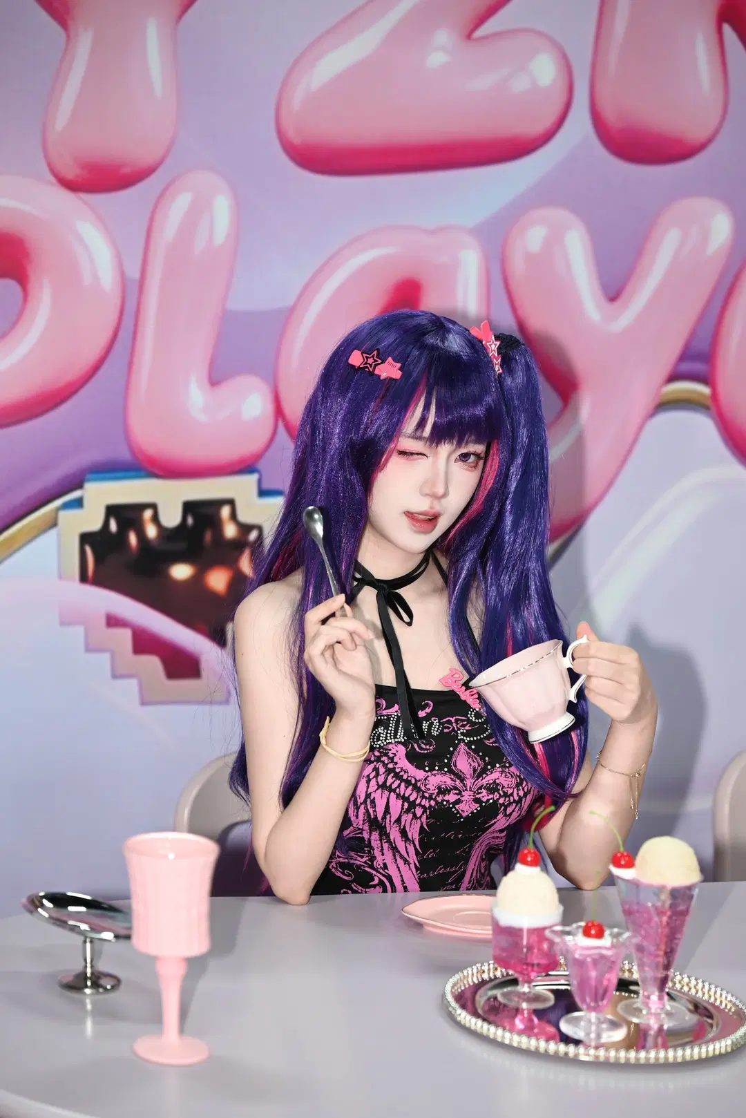 [Ai Hoshino cosplay] Y2K Gamer Retro Style: Checking In at the Pink Telephone Booth by 舍予三金 - Image 2