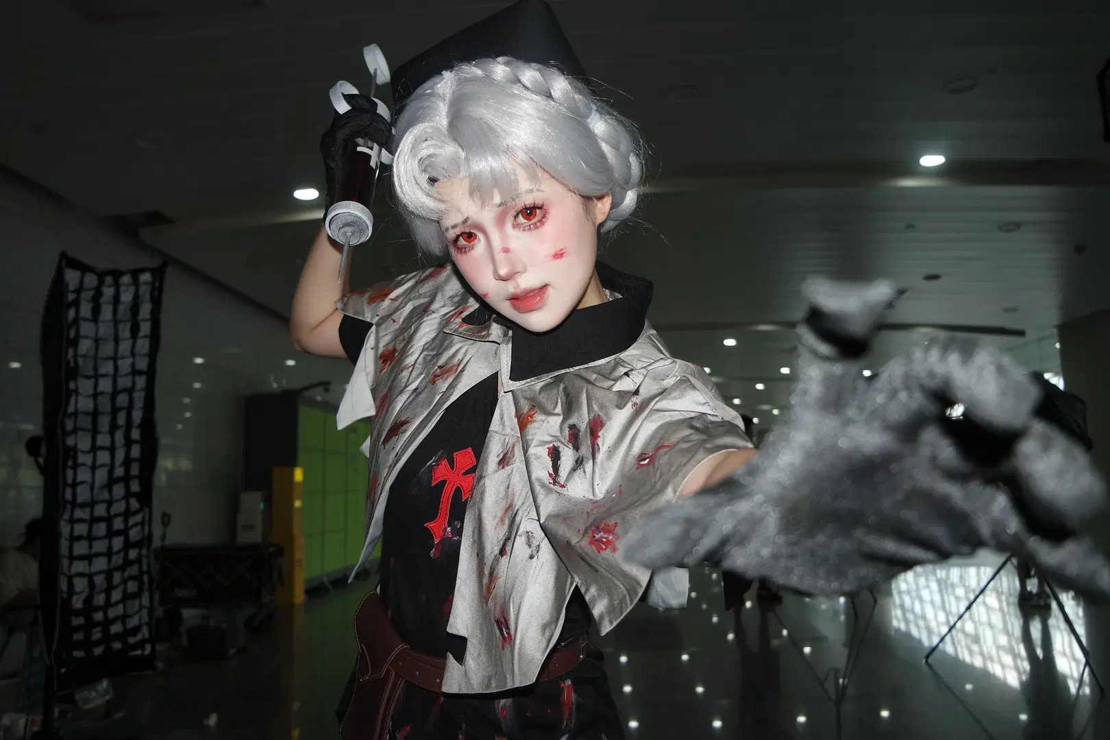 [Doctor cosplay] Identity V: Revealing the Dark style and Yandere makeup Persona of the Doctor by 舍予三金 - Image 3