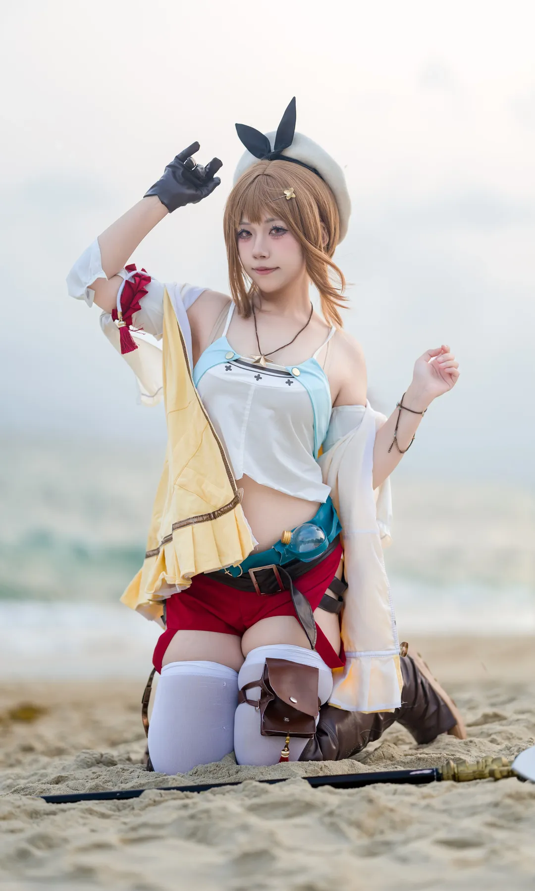 海边cosplay, 白丝, 肉腿, 莱莎cos, 莱莎的炼金工房 - 第2张
