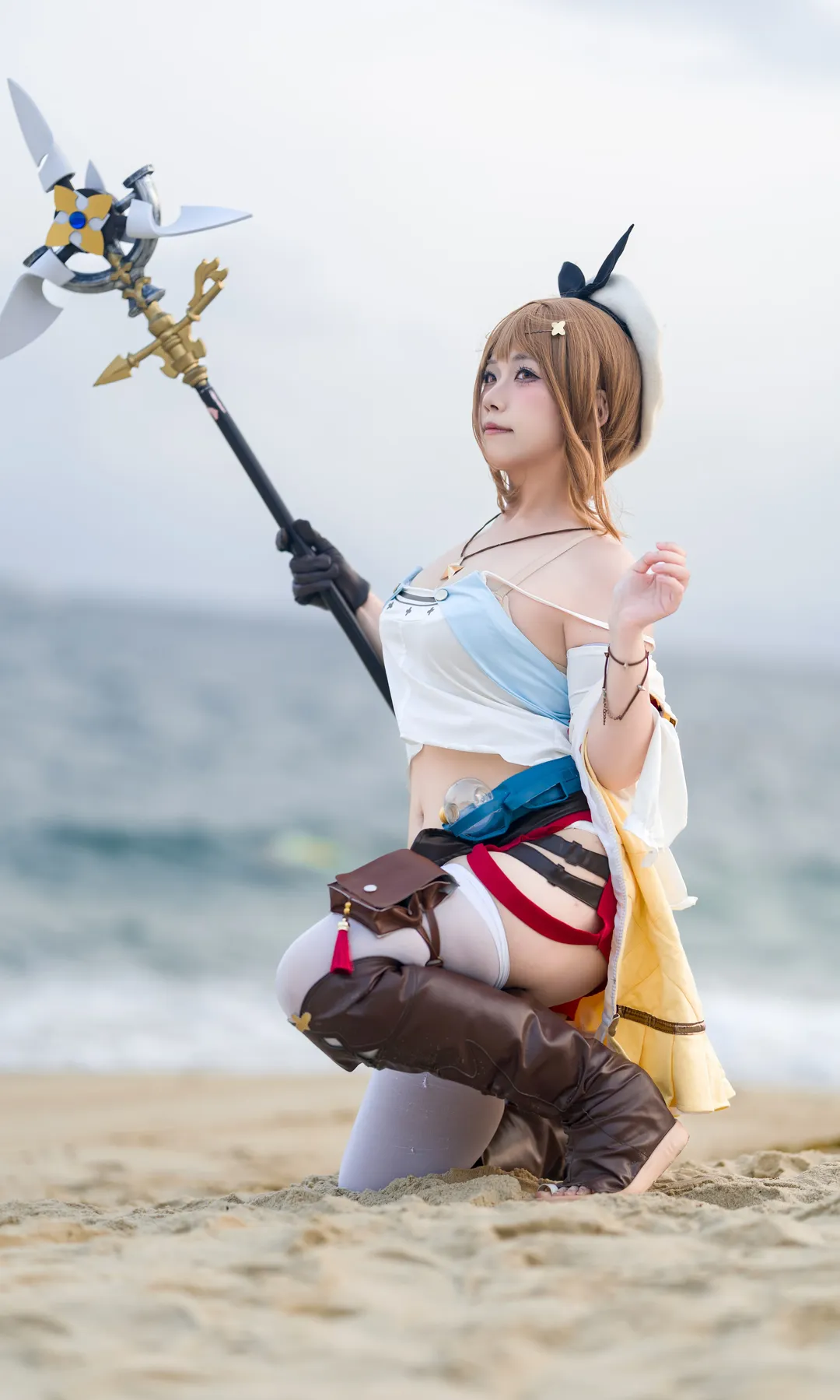 海边cosplay, 白丝, 肉腿, 莱莎cos, 莱莎的炼金工房 - 第3张