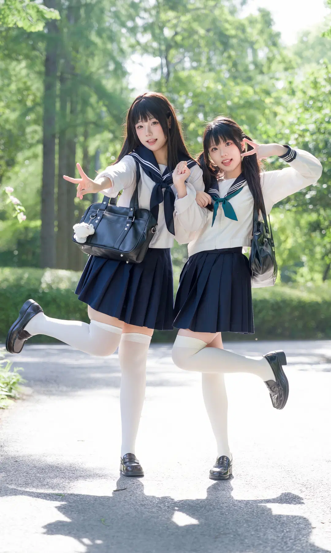 Twin look JK uniform photoshoot in the sun by 全世界都听小柚的话 - Image 2