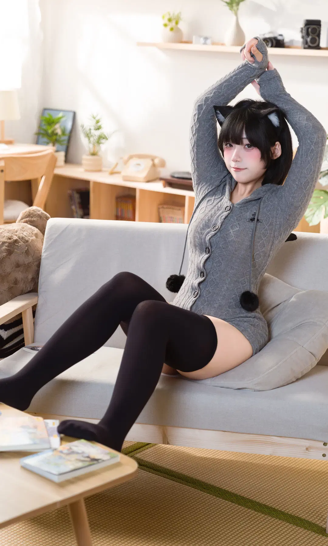 貓耳灰毛衣黑絲居家寫真 - 全世界都听小柚的话 - 第2張