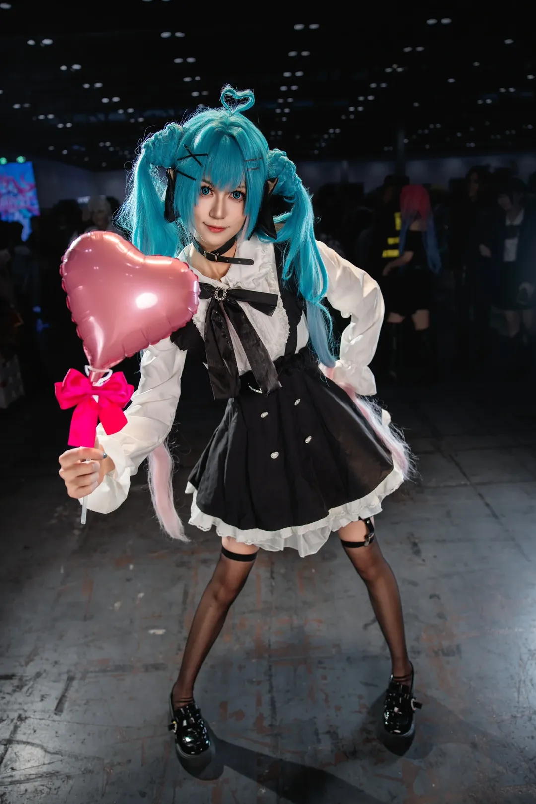 漫展场照, 初音未来cos, 地雷系, 黑色丝袜, 初始之音响彻未来 - 第3张