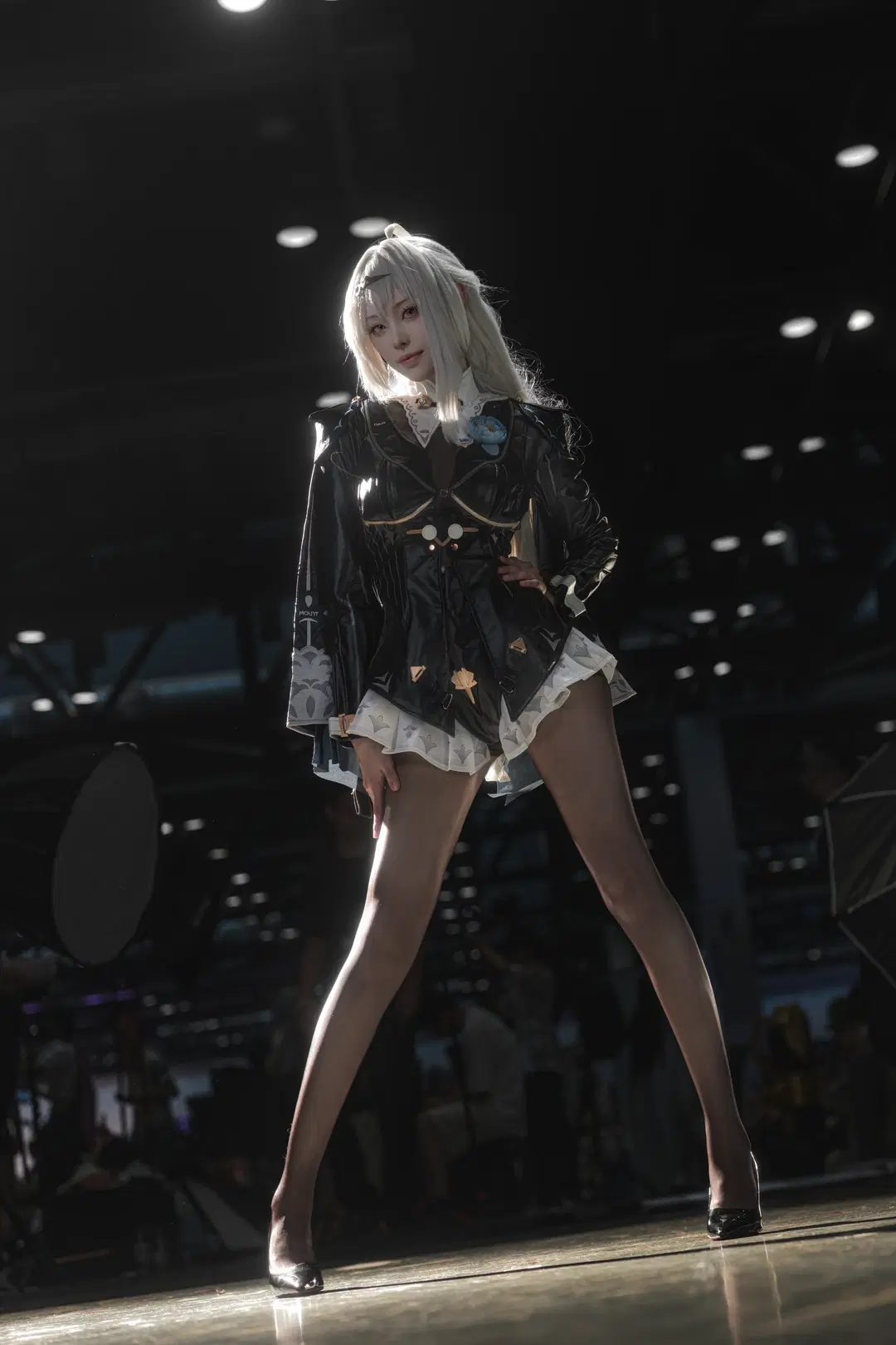 【儀玄 コスプレ】『ゼンレスゾーンゼロ』イベント写真、バックシームの細部まで魅せるこだわり - 影D丶Camera - 2枚目